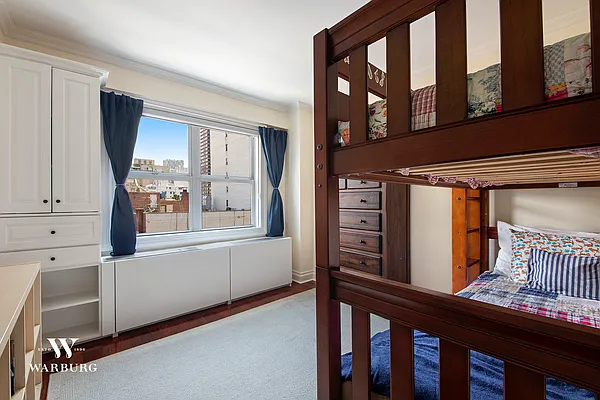 Sold by Warburg | media 6