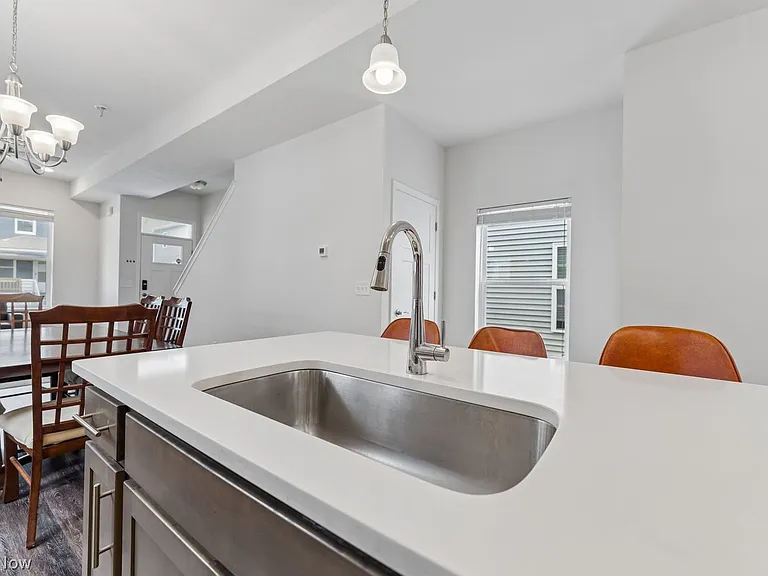 12027 Wade Park Ave — Photo 11