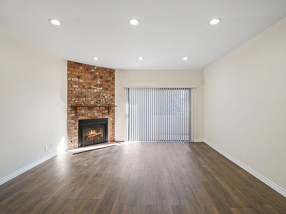 3rd image of 17522 Sherman Way Unit 104