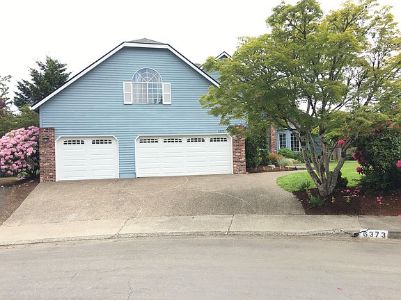 3 car garage & driveway