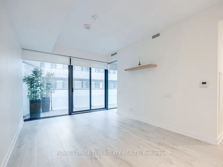 161 Roehampton Ave #330 — Photo 8
