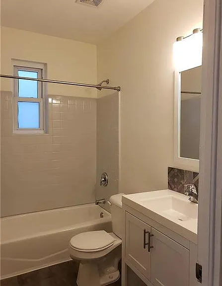 732 E Henry St — Photo 10