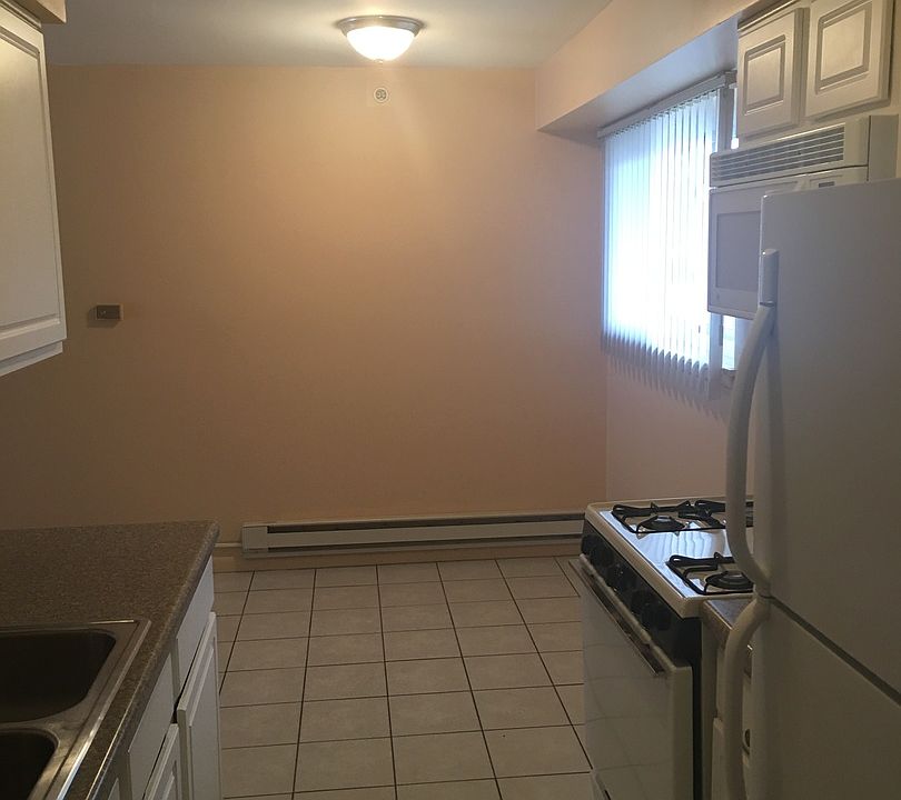 2nd image of 1815 Whitechapel Dr APT 1D