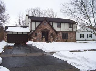 951 Bexley Dr, Perrysburg, OH 43551