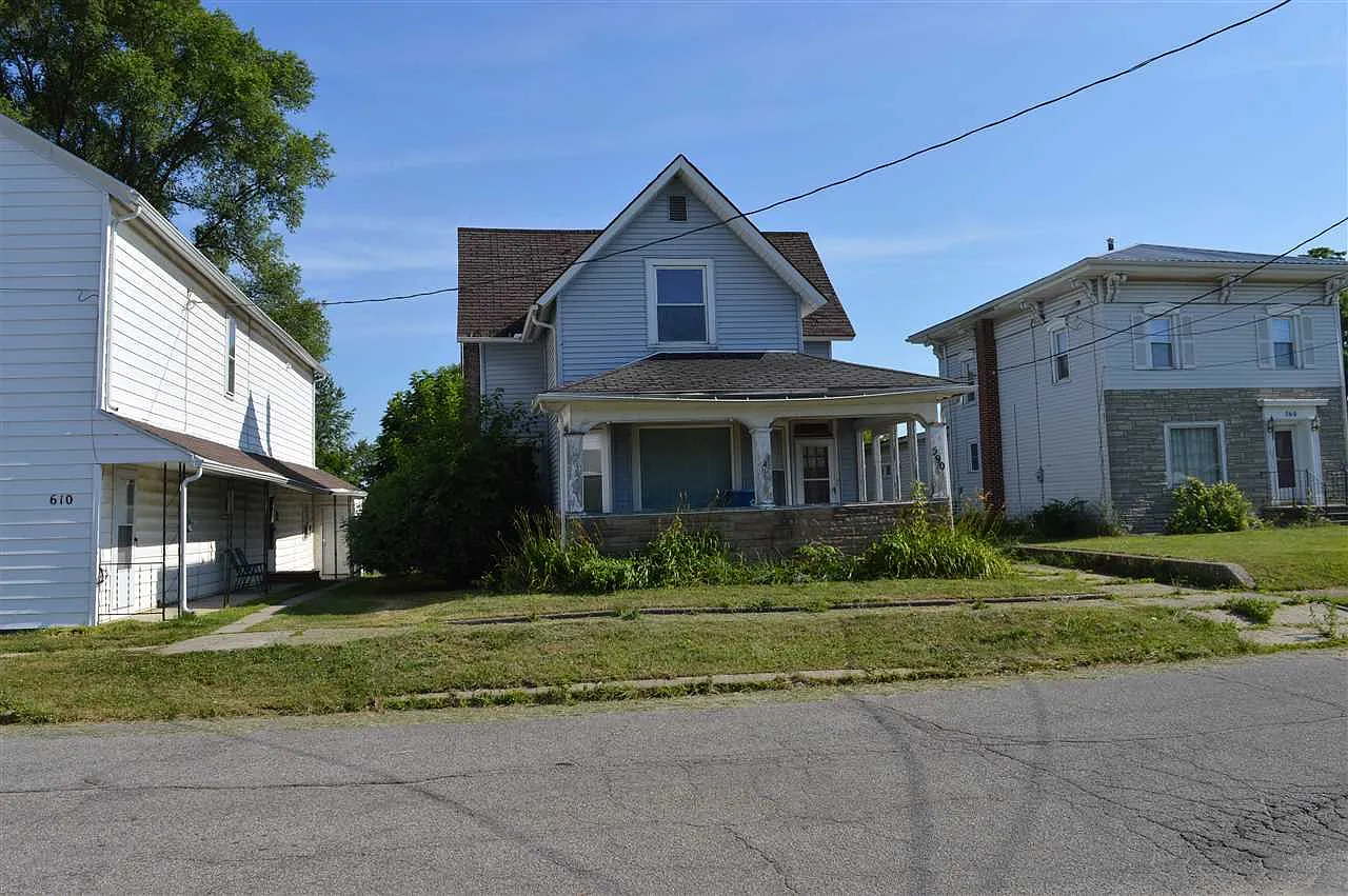 590 W Lincoln St photo 1
