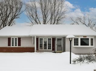 615 Pleasant Pl, Streamwood, IL 60107