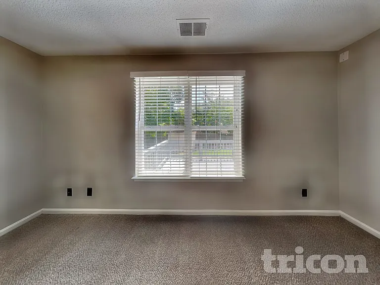 661 Rebecca Jane Dr — Photo 5
