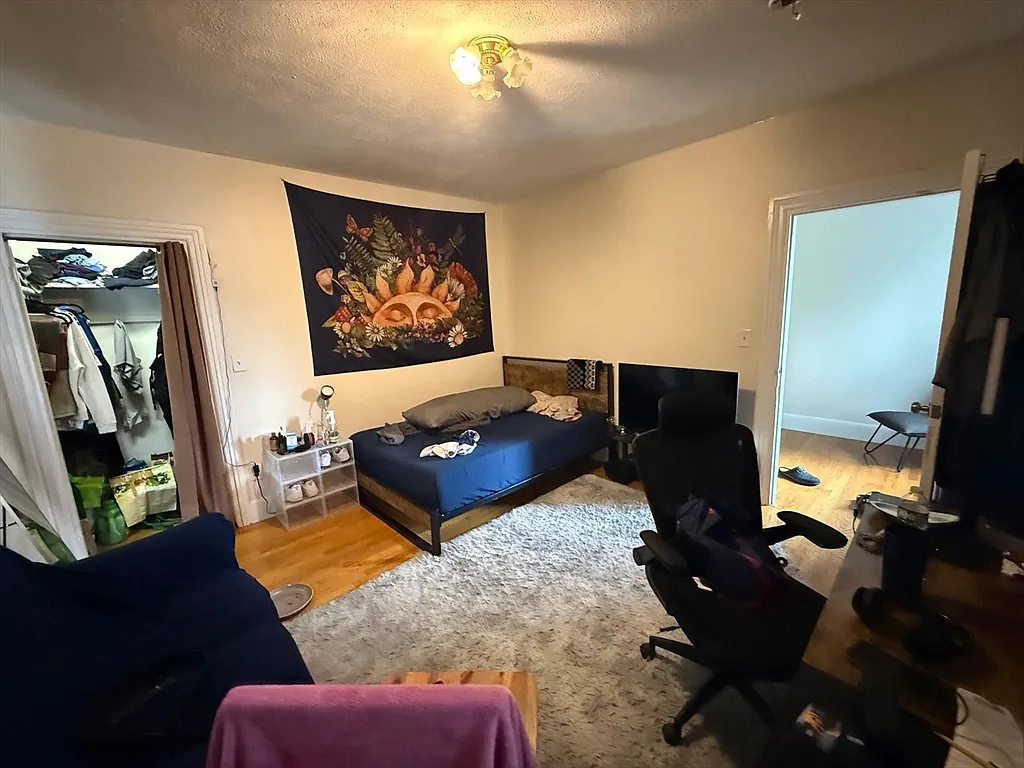 4 bed, 1700 sqft, $4,300 — Photo 3