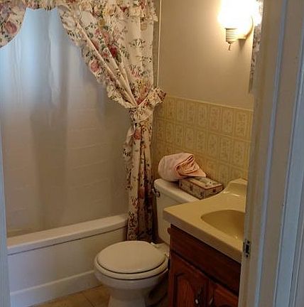 4th image of 4689 Woodford St