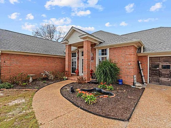 3rd image of 106 Hillview Cir