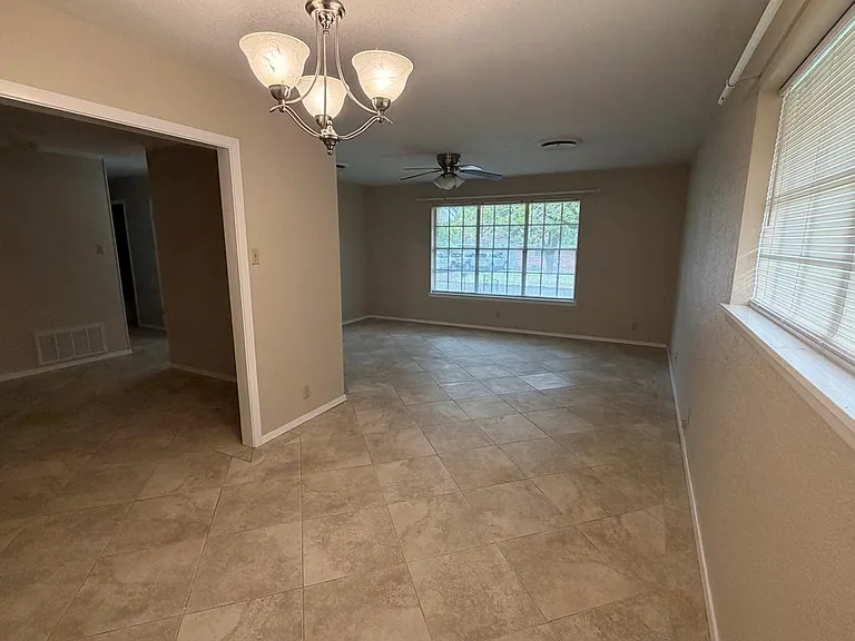 101 Crescent Dr — Photo 2