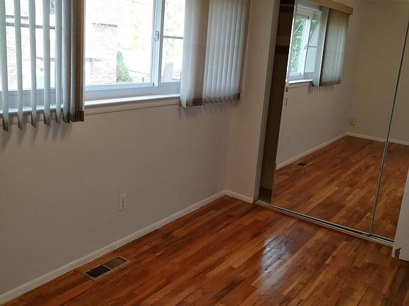 5th image of 523 Longshore Dr APT B