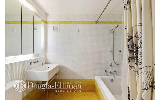 Rented by Douglas Elliman | media 14