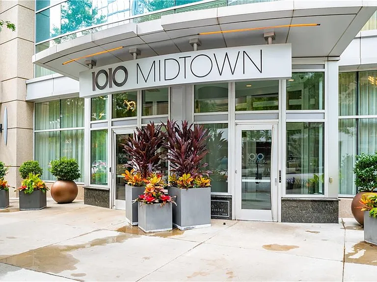 1080 Peachtree St NE #1411 — Photo 2