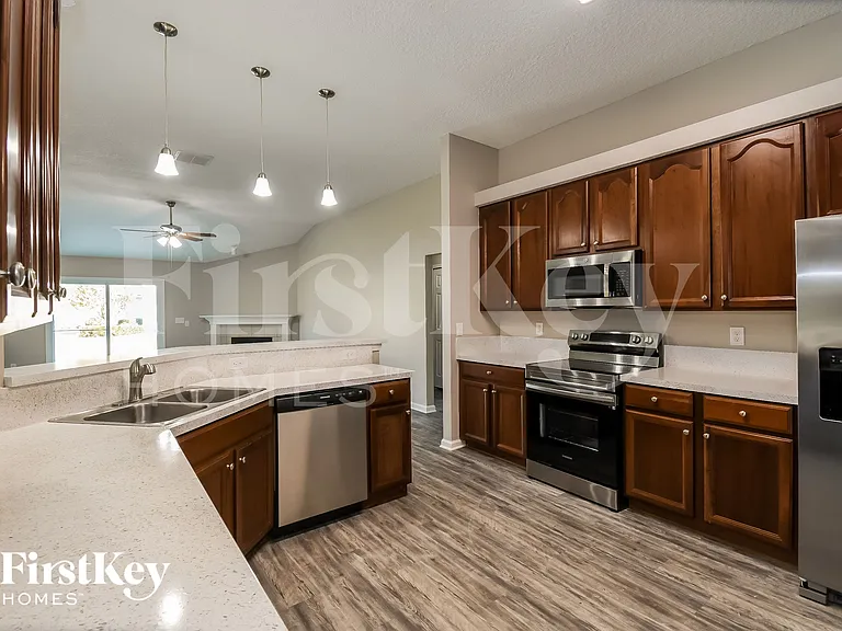 182 Greenfield Dr — Photo 7