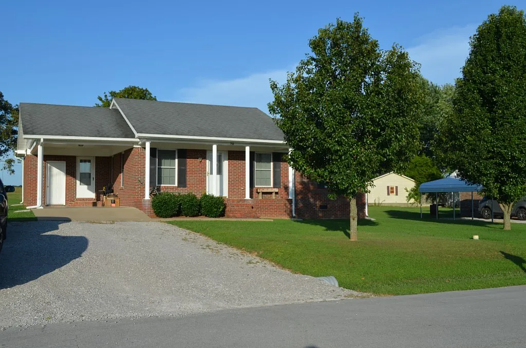 712 Ruth Dr photo 1