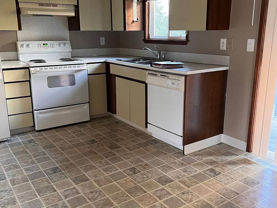 2nd image of 5607 84th St SW #C
