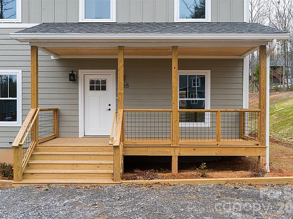 3rd image of 165 Cascade Ridge Rd