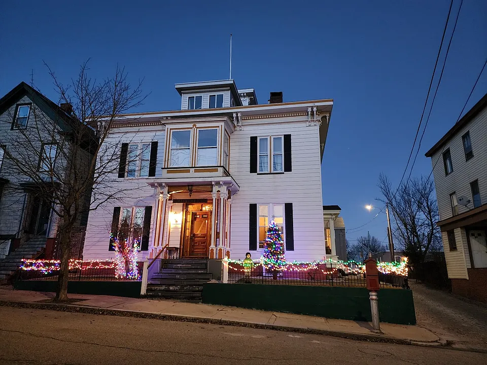 47 Saint Lawrence St #3