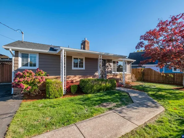 135 S 21st St, Philomath, OR 97370