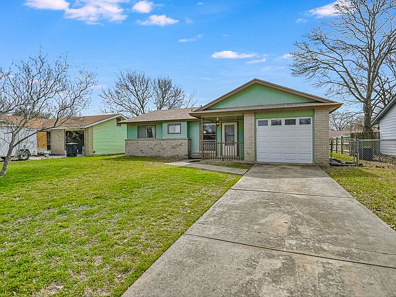 3rd image of 704 Marilyn Dr