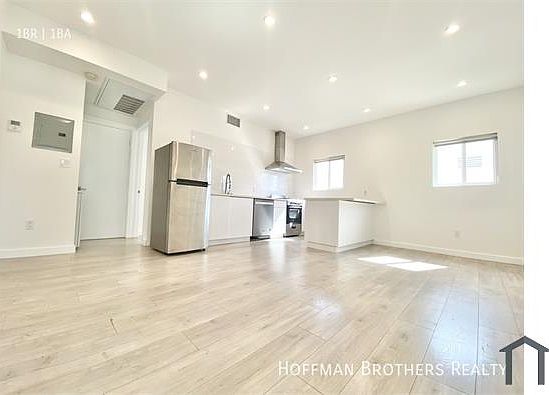 1st image of 2512 London St #A