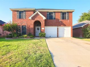 2848 N Hampton Dr, Grand Prairie, TX 75052