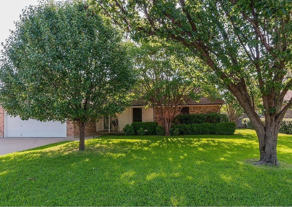 1st image of 571 Bluebonnet Dr