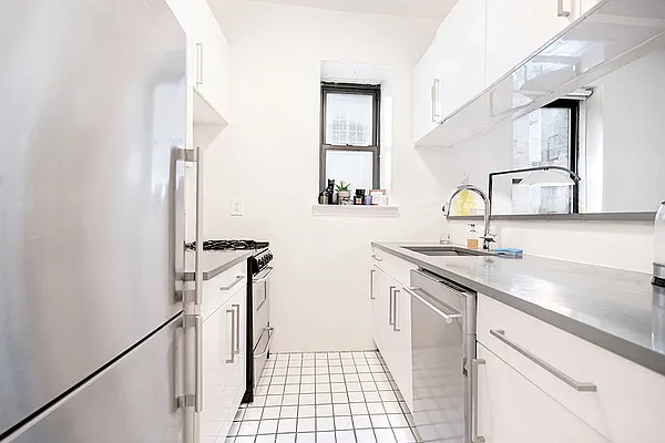 Rented by Urbane Brokerage | media 7