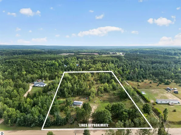 6207 Gonyer Rd SW, Fife Lake, MI 49633