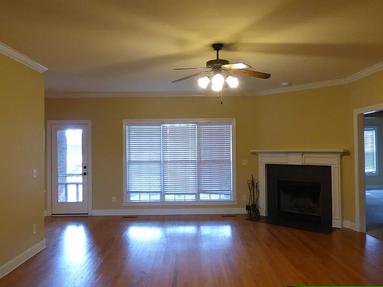 100 Mayfair Ct — Photo 8