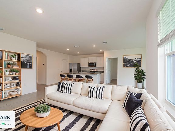3rd image of 41 Bahia Course Way