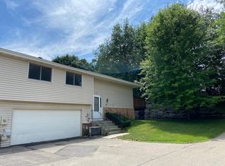 1784 Walnut Ln, Eagan, MN 55122