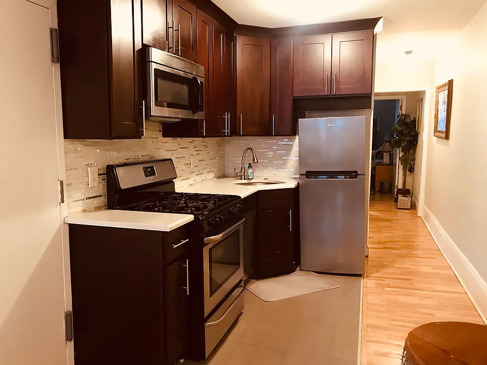 233 Grand St #2R