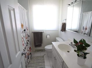 300 N Stratton Ln, Mount Prospect, IL 60056