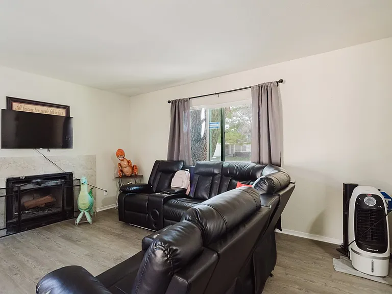 45041 Colleen Dr — Photo 5