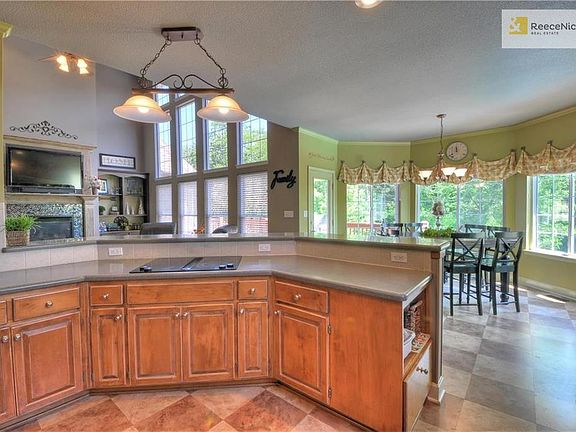 5th image of 1504 SW Cross Creek Pl