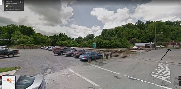 2nd image of 640 Maple St E