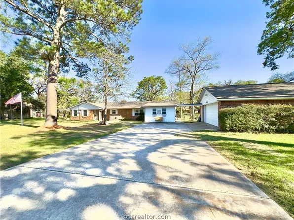 212 Golfview Dr, Hilltop Lakes, TX 77871