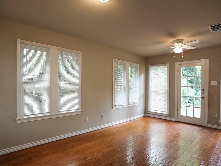 4903 Caswell Ave — Photo 8