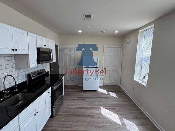 3rd image of 446 S 52nd St