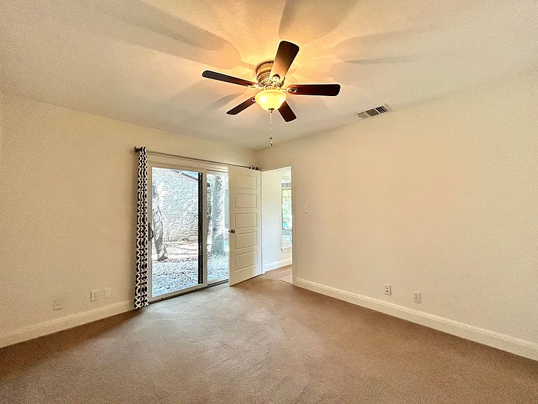 9108 Balcones Club Dr — Photo 17