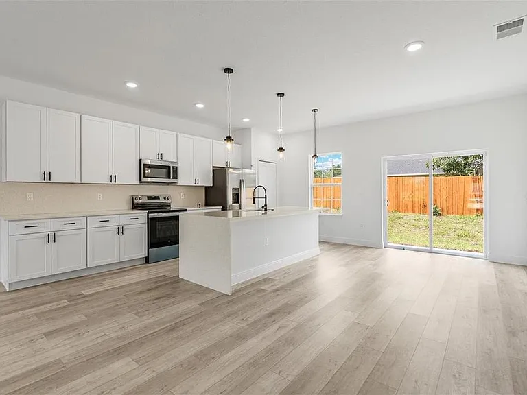 324 Marion Oaks Trl — Photo 6