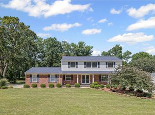 9615 Whitewood Rd, Brecksville, OH 44141