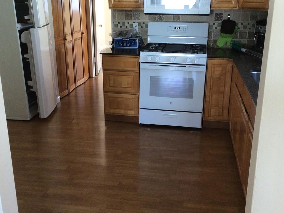 Kitchen / hall to bedroom.