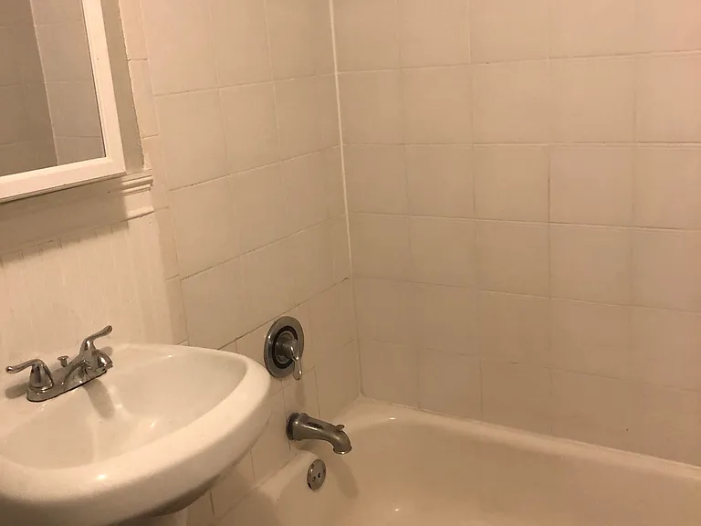 669 Boulevard NE #10 — Photo 5