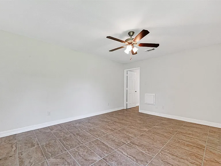 2223 Courtney Ct — Photo 19