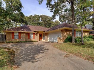 2813 Woodpath Ln, Bedford, TX 76021