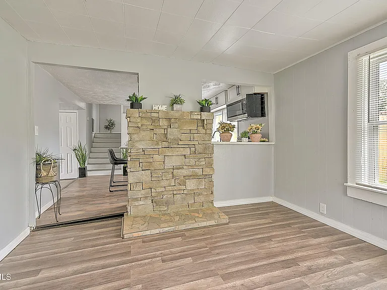 463 Manville Rd — Photo 22