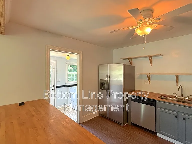 607 Gaston Ave — Photo 8